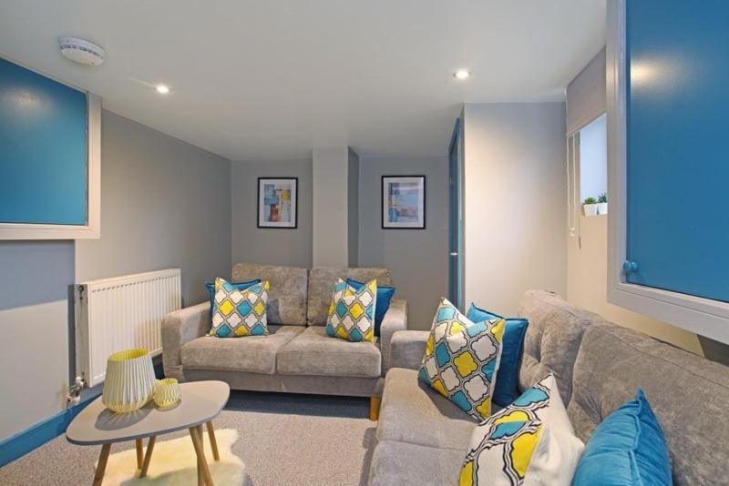 Elland Road Guest house *